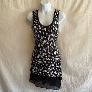 E-141 Simply Vera Vera Wang Black White & Gray Sleeveless Summer Blouse Size S